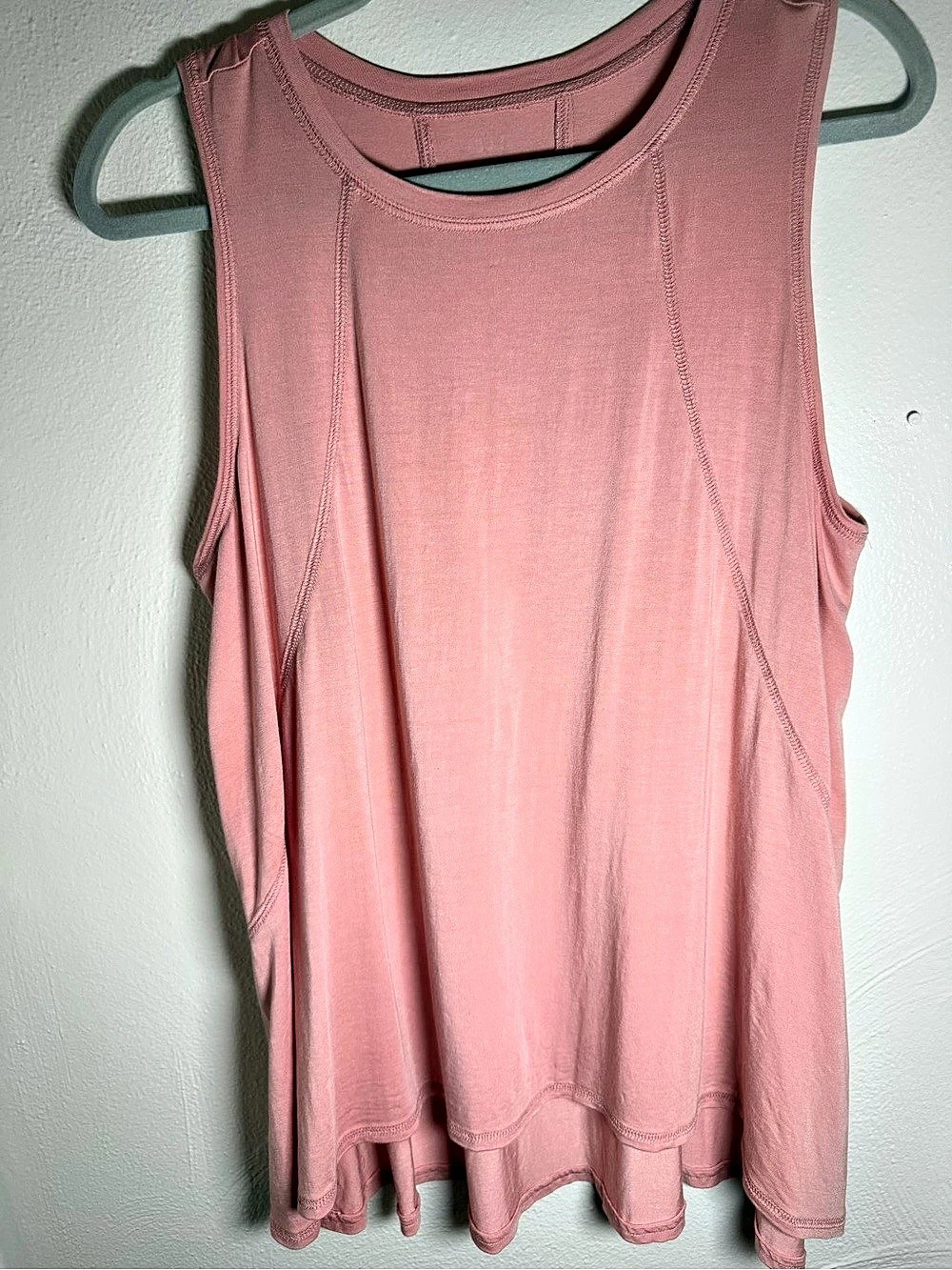 Zuda Women's Tank Top in Pink Size Medium Like New